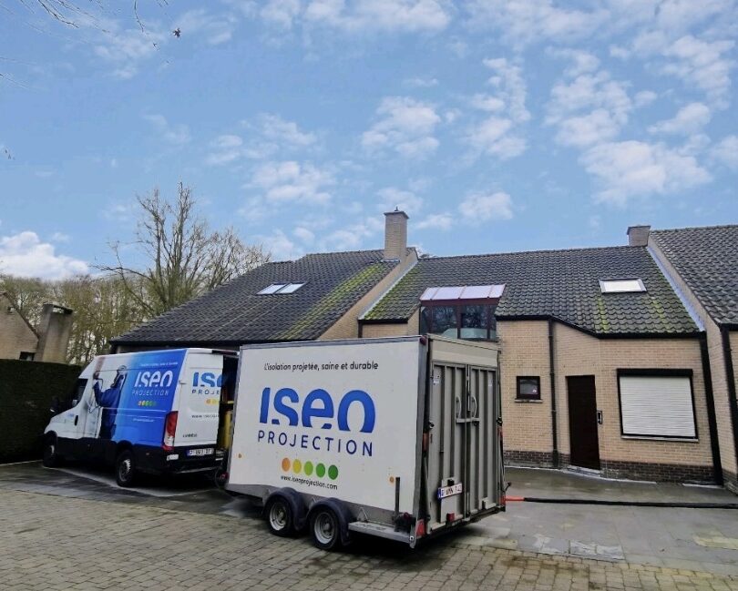 Camion d'ISEO Projection sur un chantier d'isolation de cave à Malines