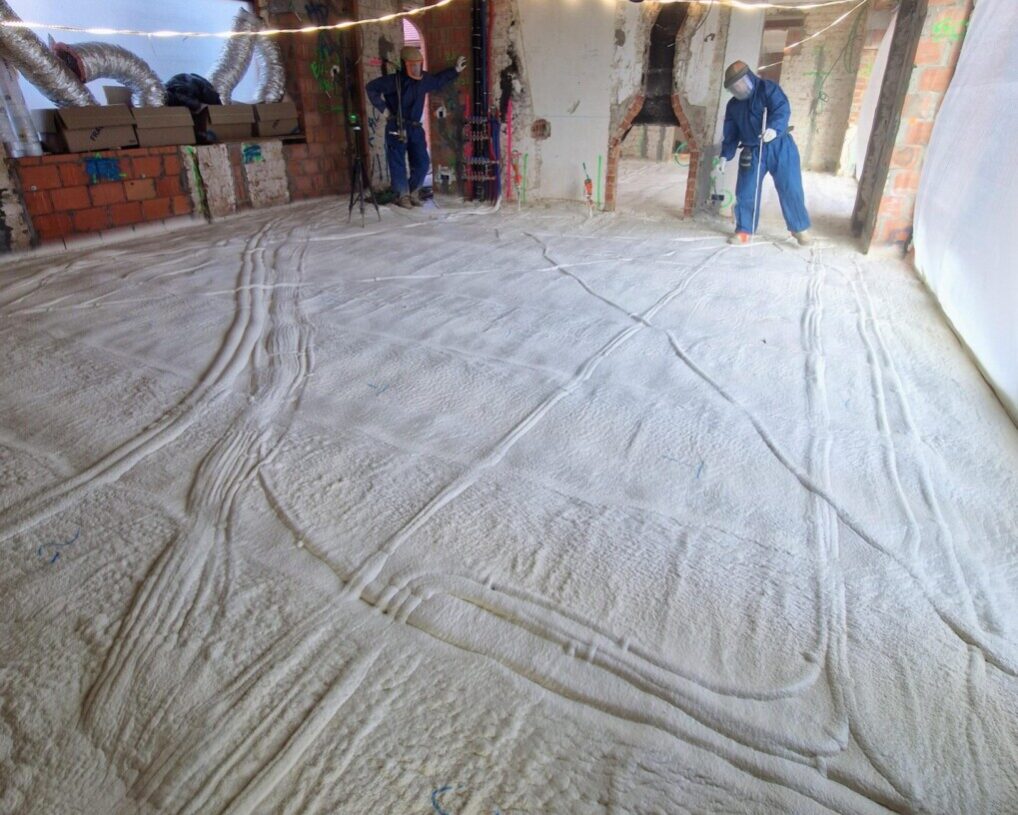 Isolation de sol en mousse projetée d'une maison rénovée à Watermael Boitsfort