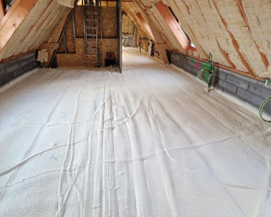 Isolation de sol en mousse projetée d'une maison rénovée à Watermael Boitsfort