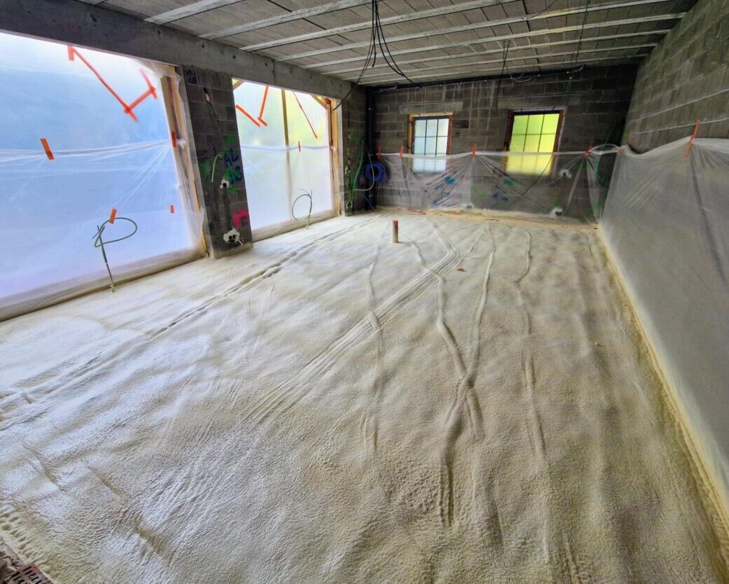 Isolation de sol en mousse projetée d'une maison rénovée à Watermael Boitsfort