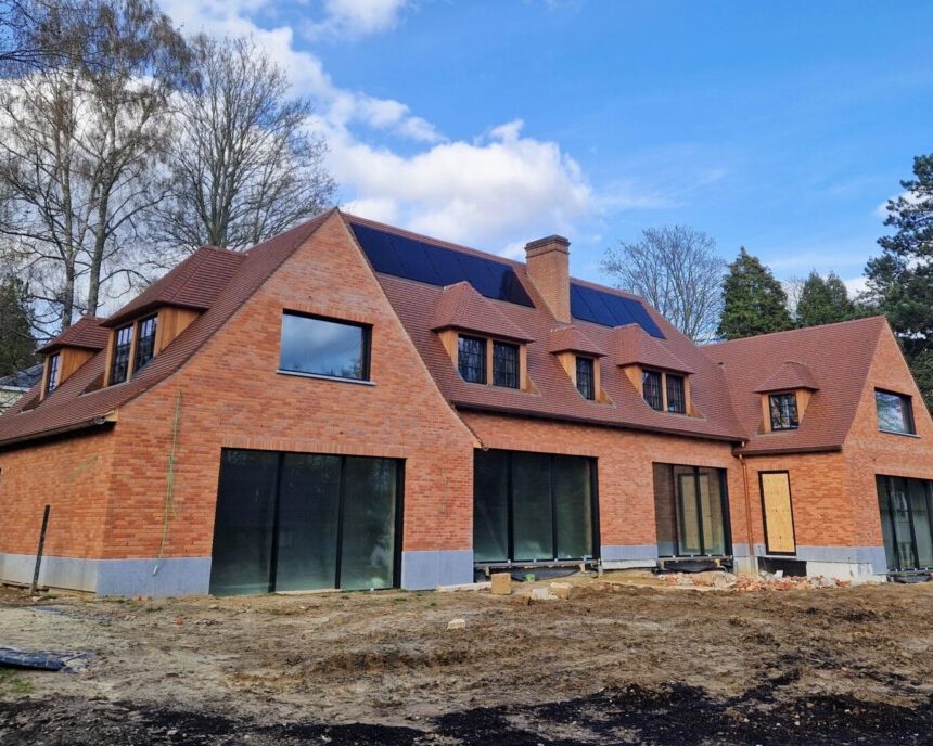 Isolation de sol en mousse projetée d'une maison rénovée à Watermael Boitsfort