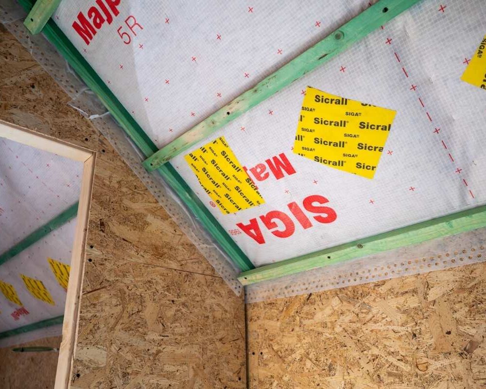 Toit d'une maison à Dhuy isolé avec de la laine de bois